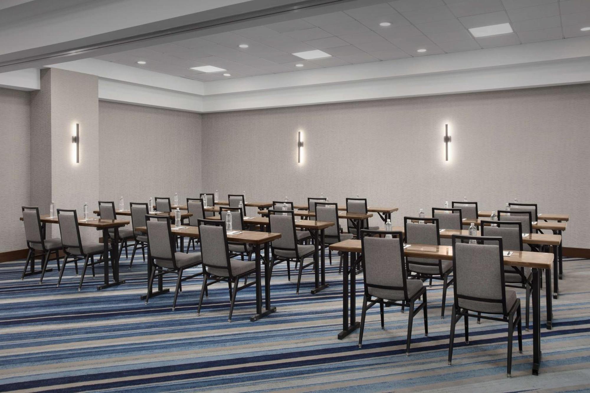 Embassy Suites By Hilton Dallas Near The Galleria Екстериор снимка