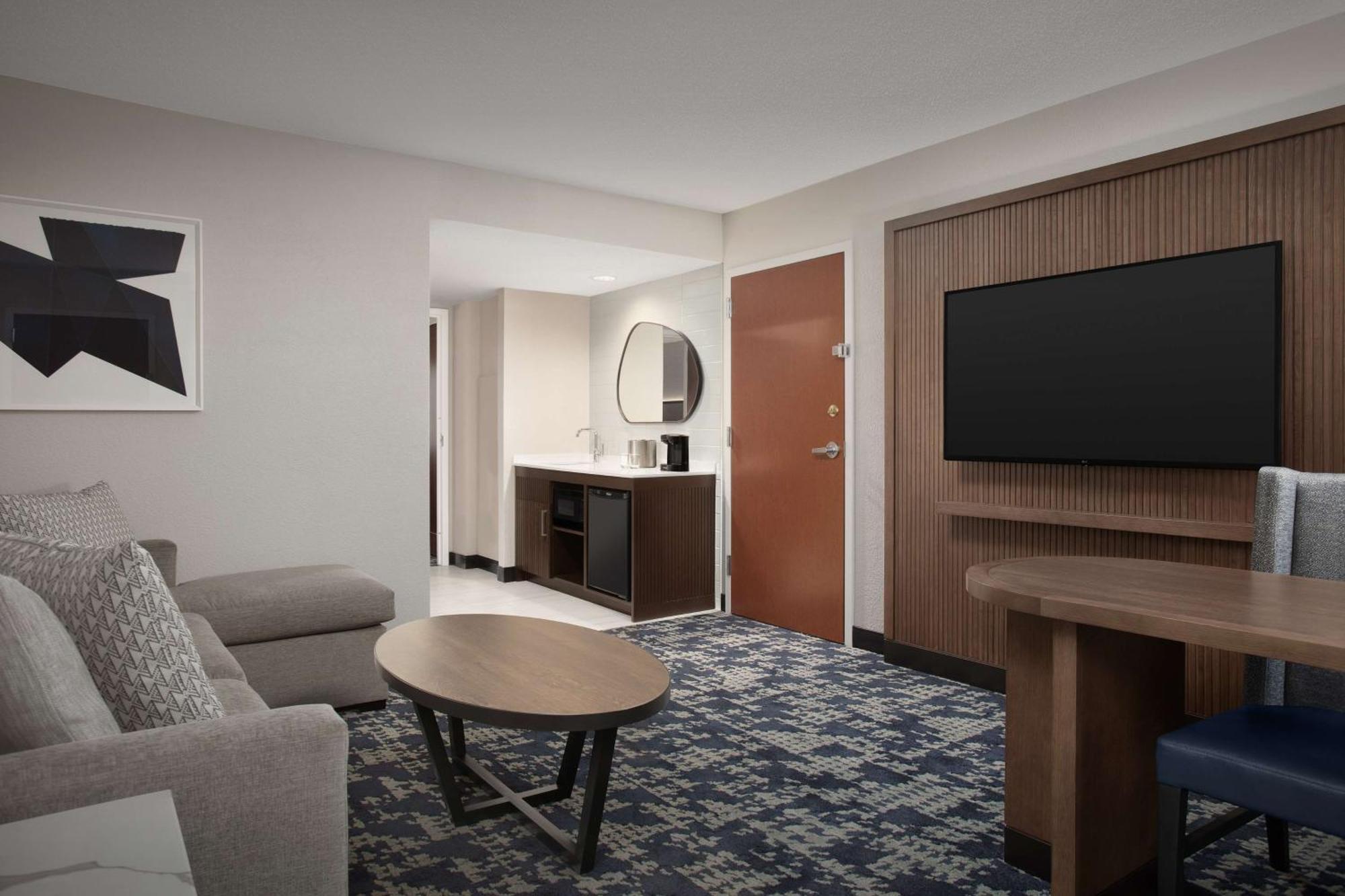 Embassy Suites By Hilton Dallas Near The Galleria Екстериор снимка
