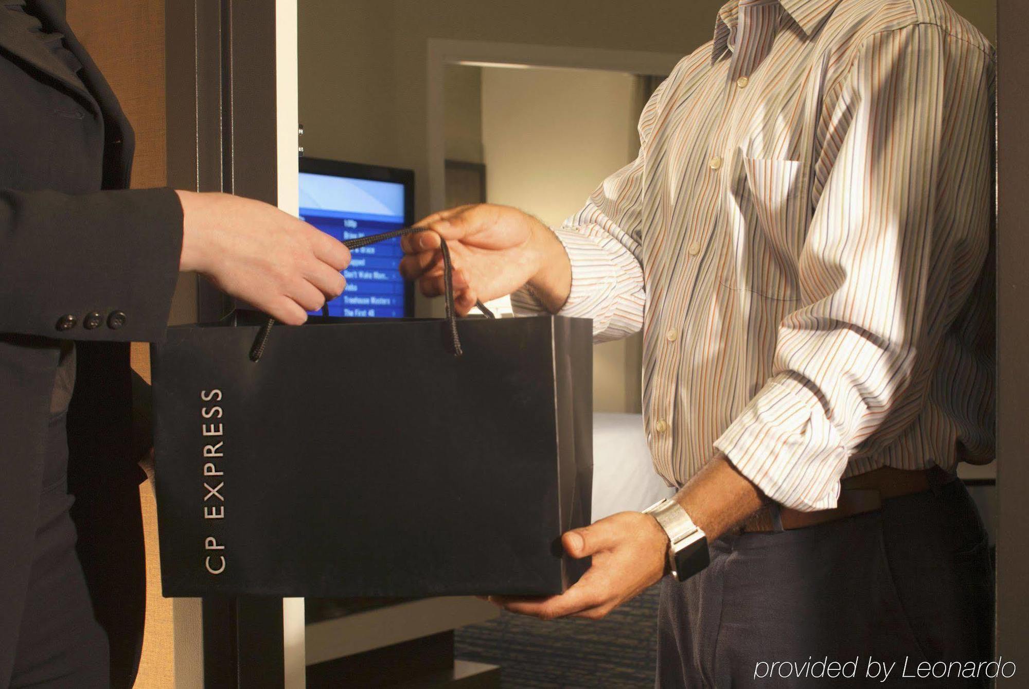 Embassy Suites By Hilton Dallas Near The Galleria Екстериор снимка